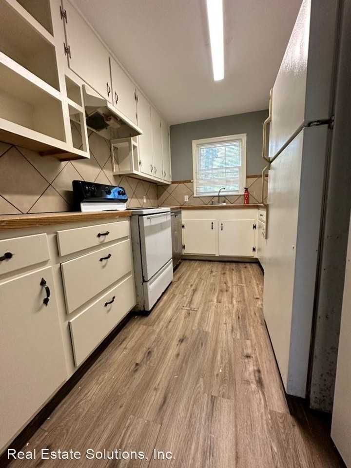 443 Meadowbrook Rd, Jackson, MS 39206 3 Bedroom House for 1,000/month