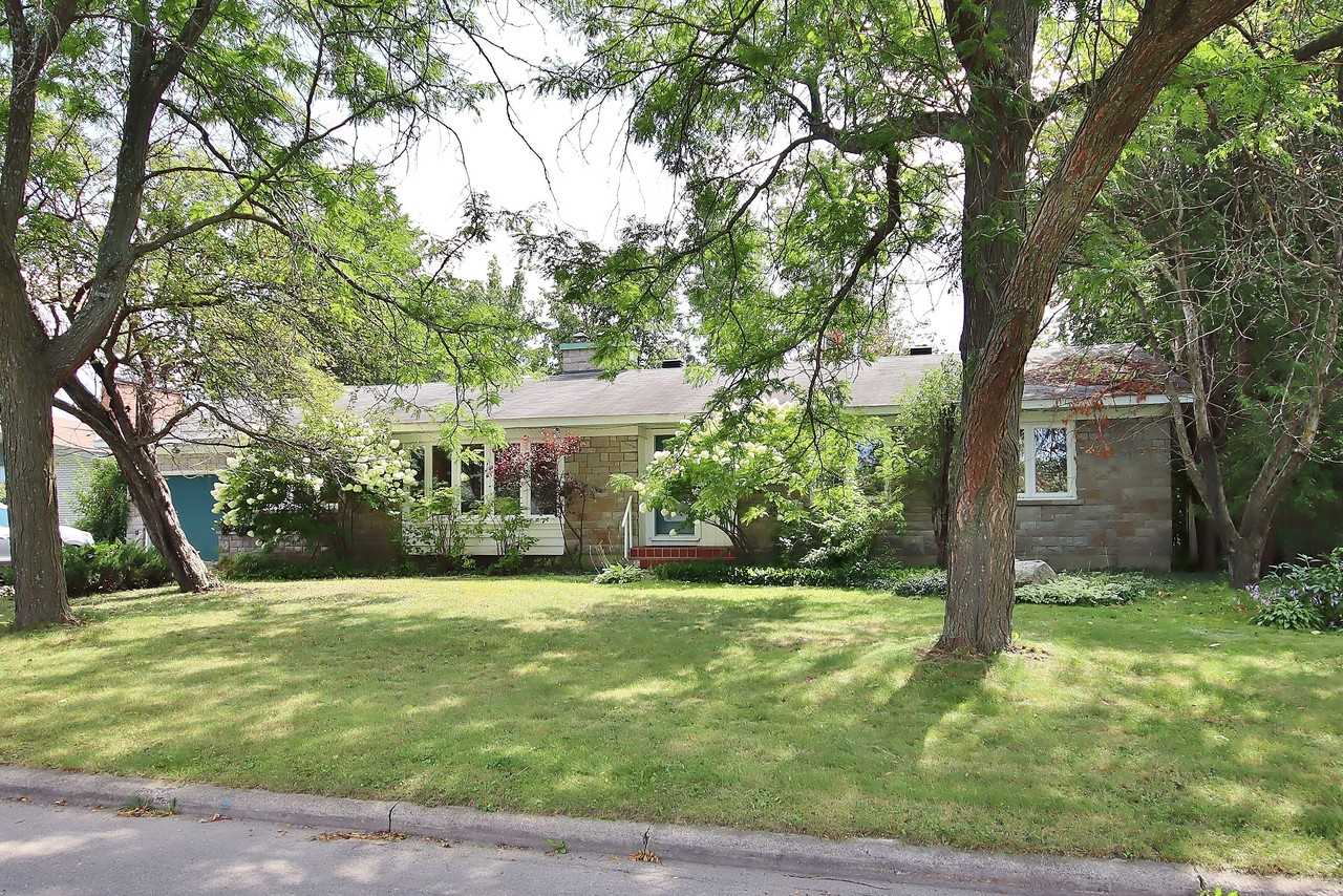 448 Roger Rd, Alta Vista SPACIOUS 3 BED BUNGALOW BACKING ONTO FOREST