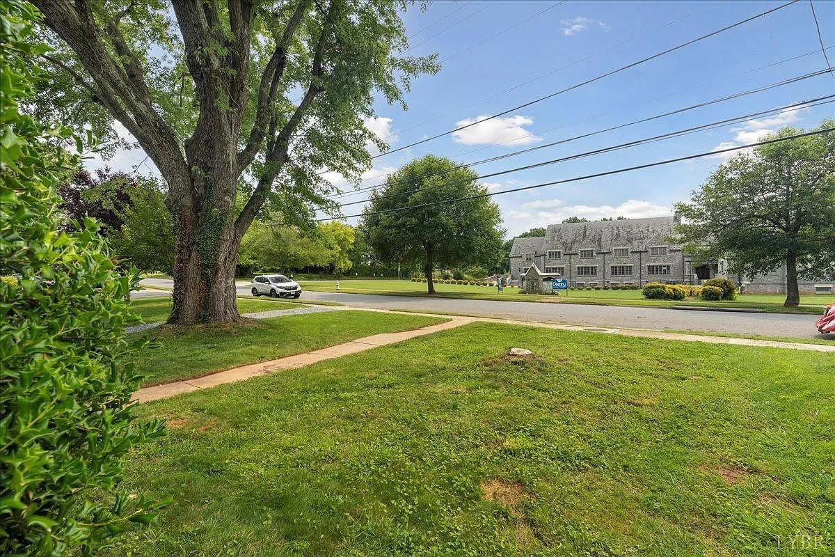 608 Perrymont Ave NA, Lynchburg, VA 24502 3 Bedroom House for 2,100