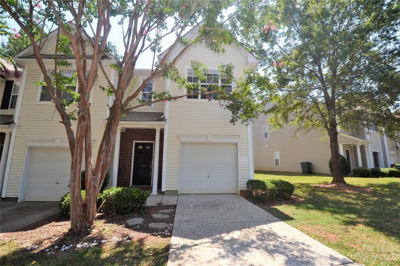 4231 Glenlea Commons Dr, Charlotte, NC 28216 3 Bedroom House for 1,700