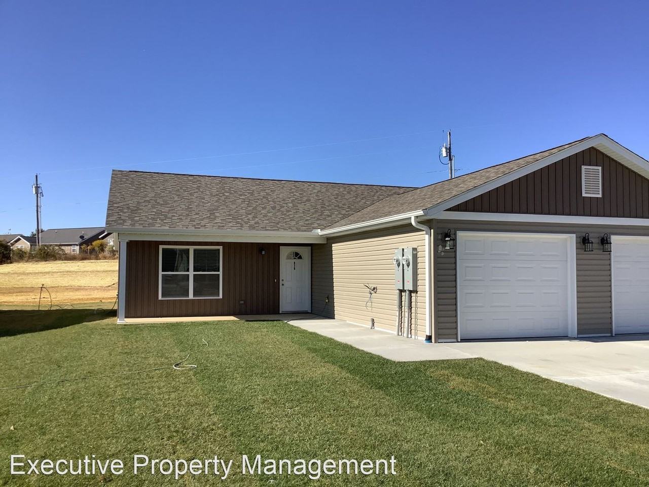 879/881 Highland Point Dr Apartments in Jackson, MO 63755 Zumper