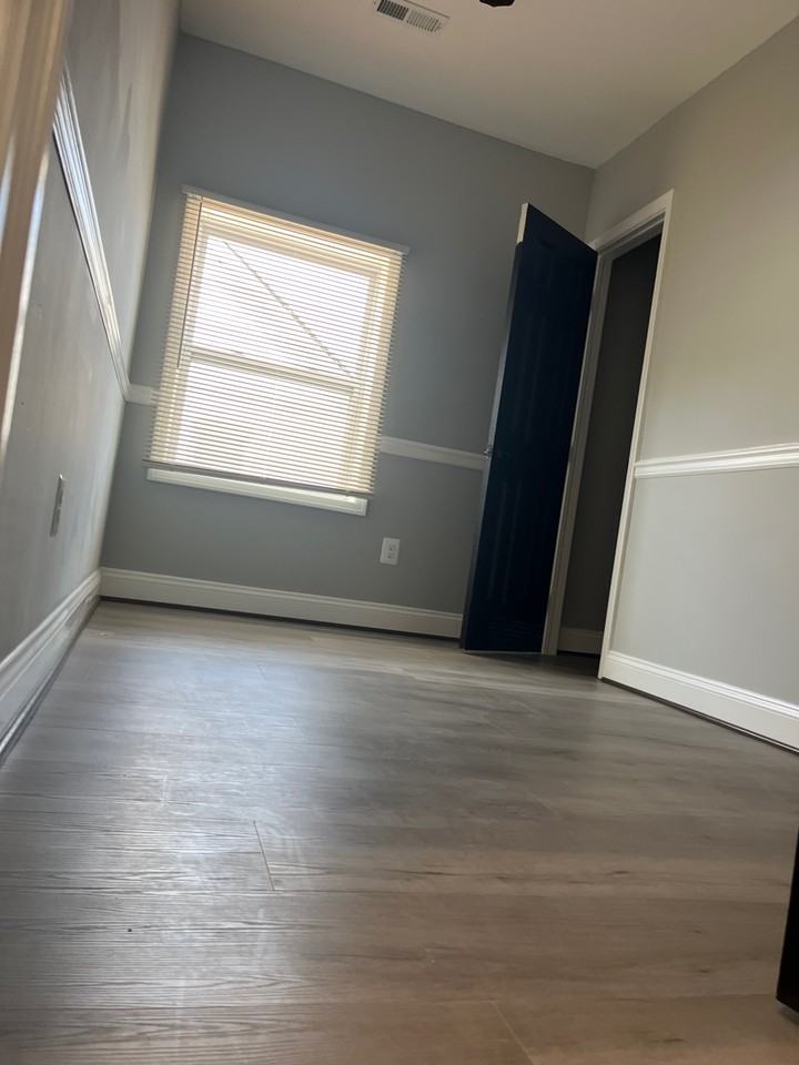 Rooms for rent in renovated house. Apartments 4108 Groveland Avenue