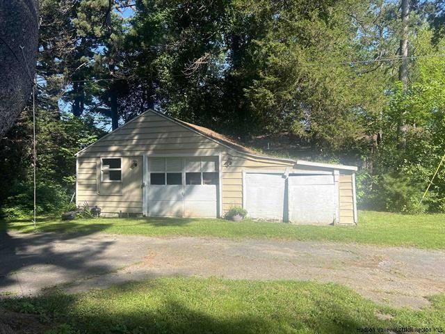 384 Glenerie Blvd, Saugerties, NY 12477 2 Bedroom House for 1,150