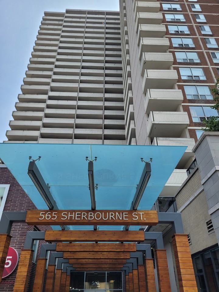 Sherbourne Complex Apartments 565 Sherbourne St, Toronto, ON M4X 1W7