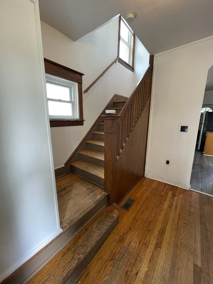 934936 Pillette Rd Apartments 934 Pillette Rd, Windsor, ON N8Y 3B6