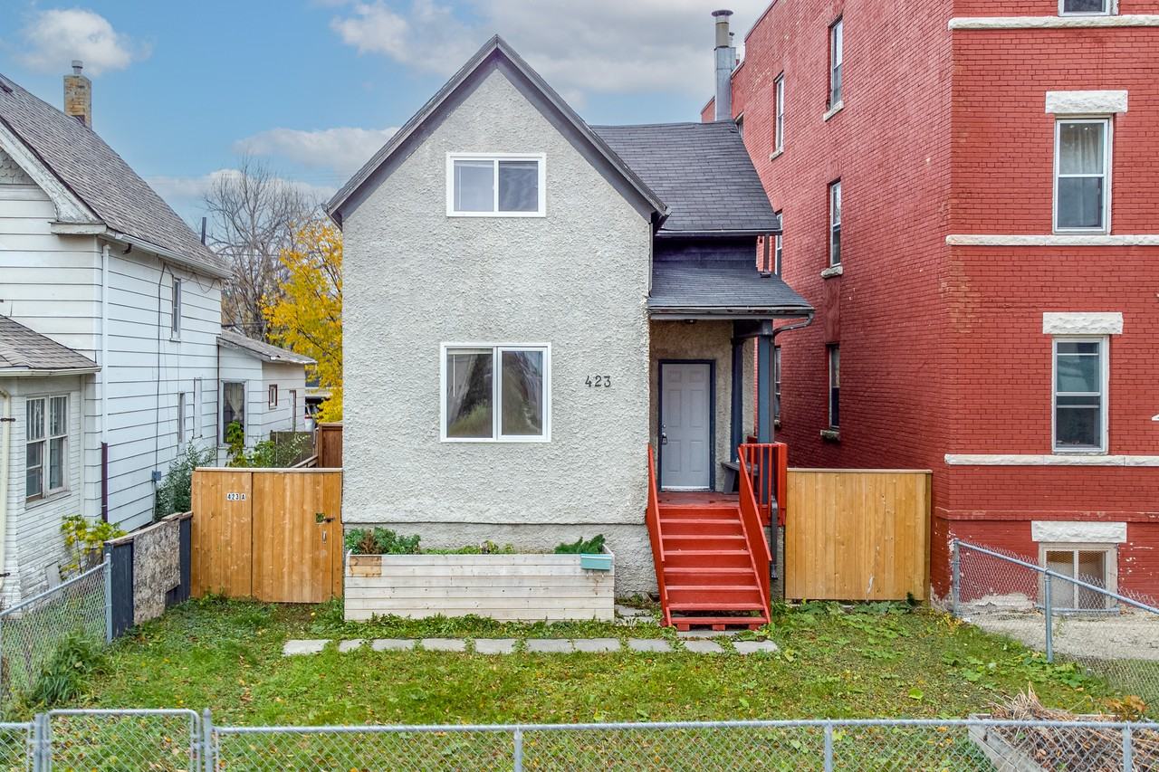 423 Maryland St Apartments in Saint Matthews, Winnipeg, MB R3G 1M1 Zumper