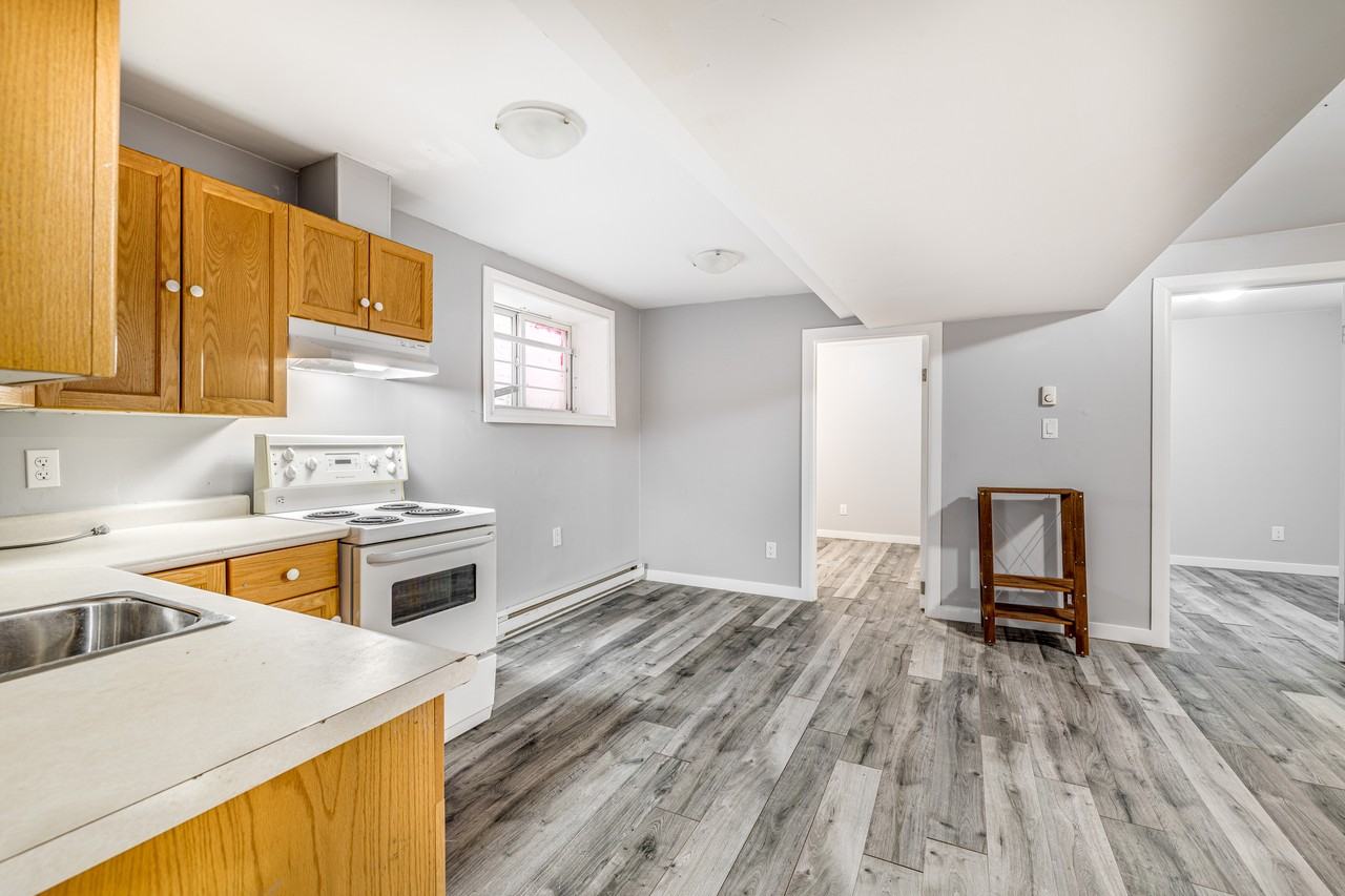 423 Maryland St Apartments in Saint Matthews, Winnipeg, MB R3G 1M1 Zumper