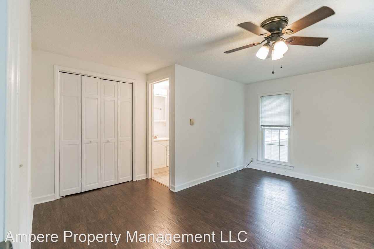 1710 Lomond St Apartments in North Carolina School of the Arts, Winston