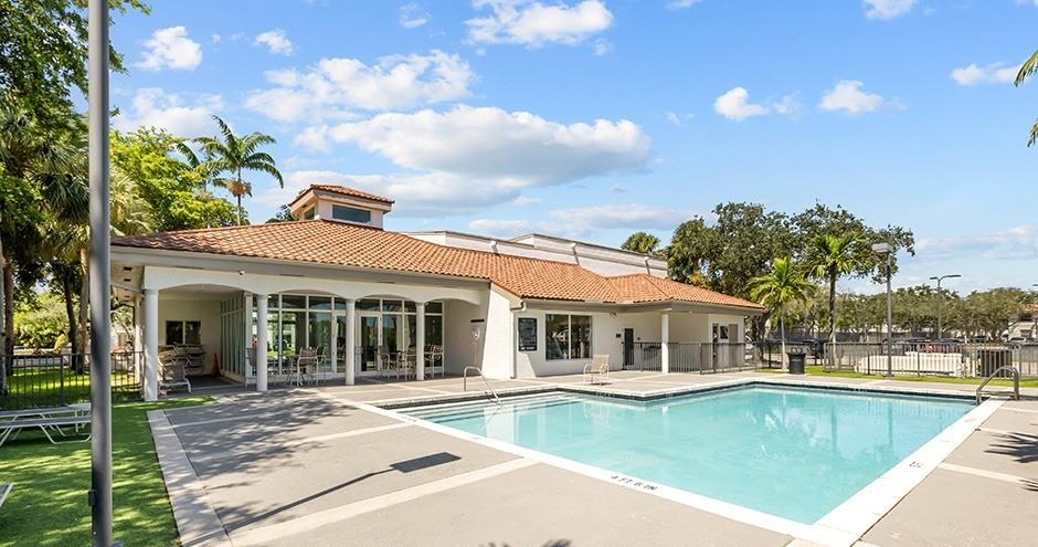 La Vue at Emerald Pointe Apartments 3101 Emerald Pointe Dr, Hollywood