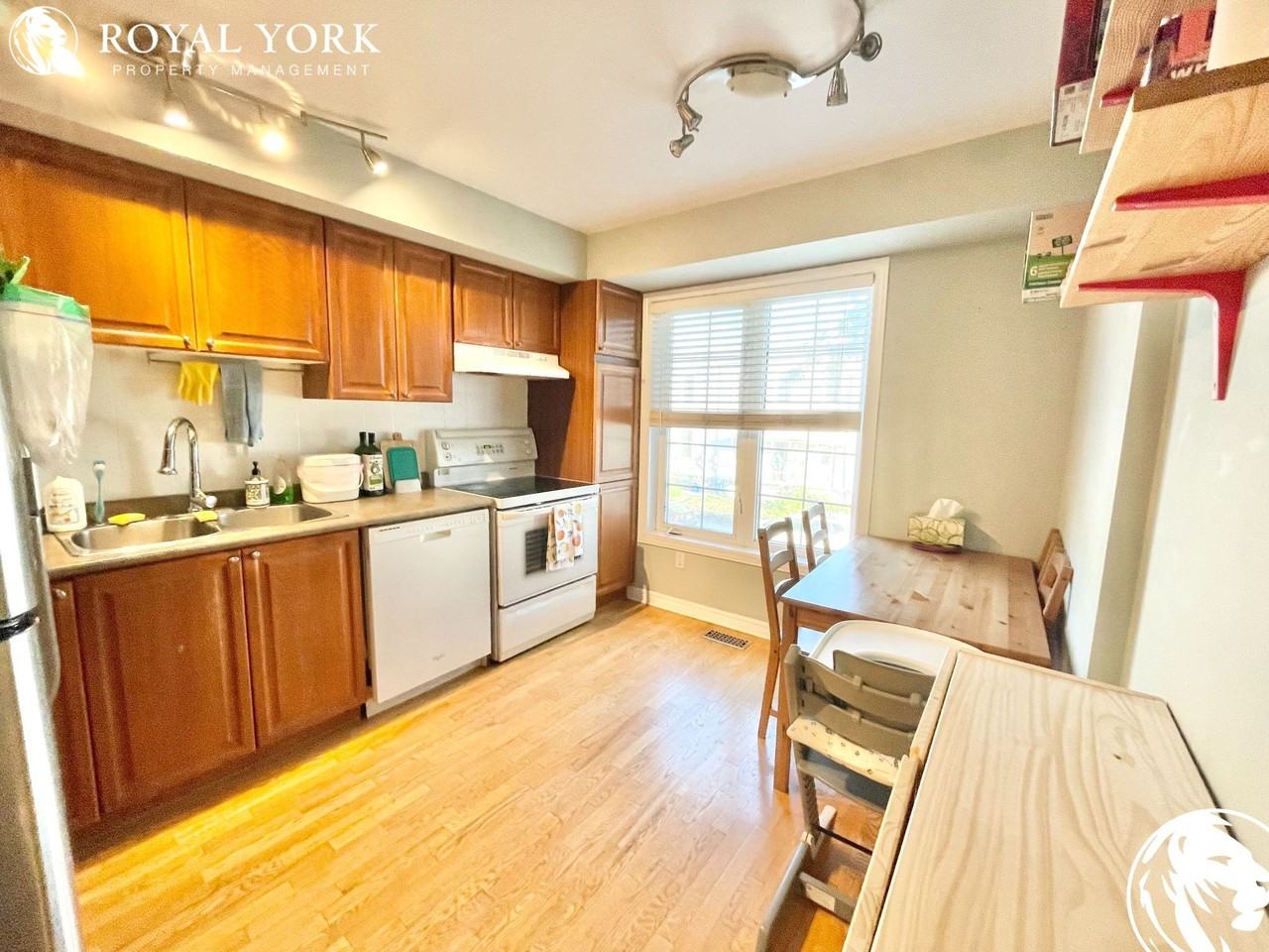 13 Robinson Ave 3, Ottawa, ON K1N 8N8 2 Bedroom House for 2,745/month