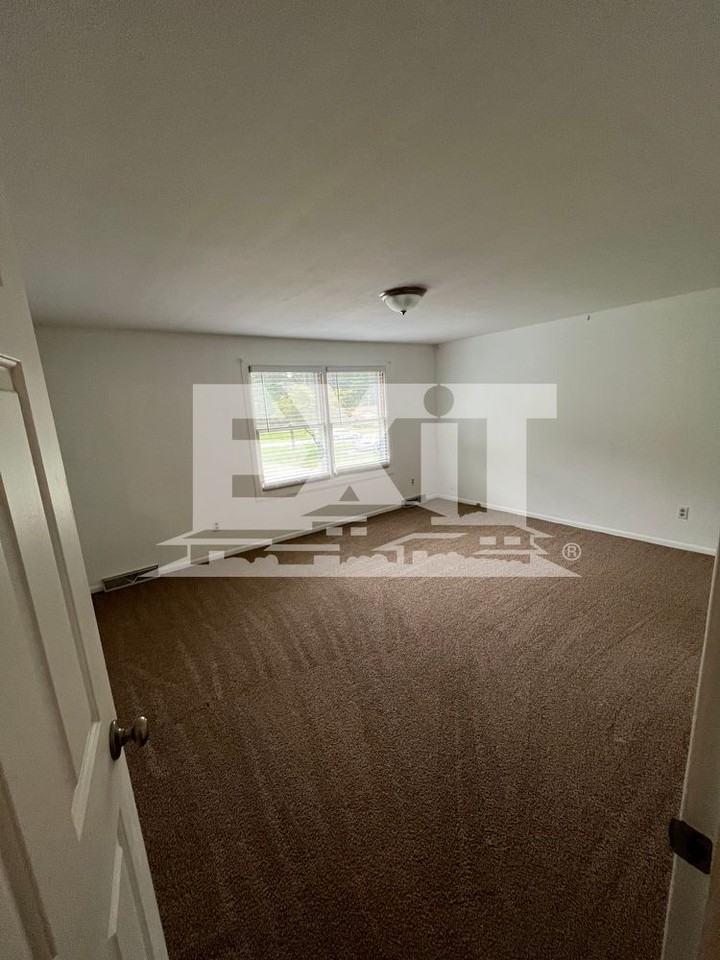 422 Tanglewood Dr, Bracey, VA 23919 2 Bedroom Apartment for 1,250