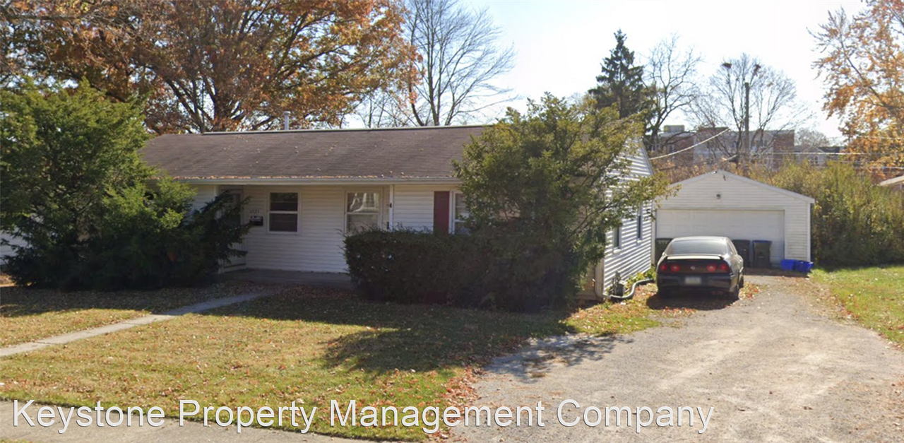 1121/1123 Tower Ct Apartments in Horn, University Heights, IA 52246