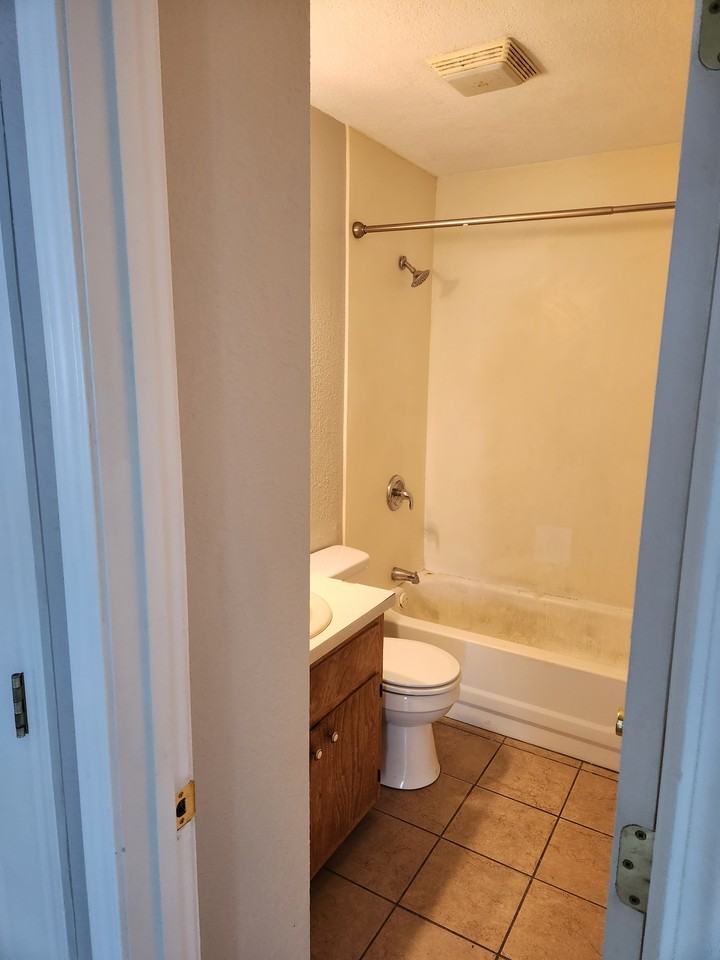 2020 W Elwin Rd, Decatur, IL 62521 3 Bedroom House for 750/month Zumper