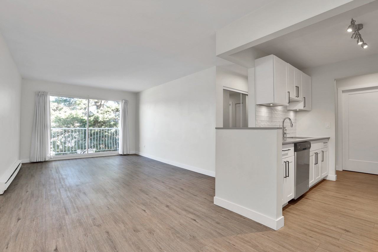 Garrison Place Apartments 5820 5810, 5820, 5830 Vedder Rd