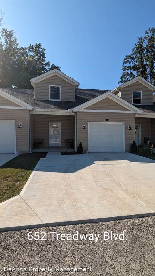652 Treadway Blvd, Sheffield Lake, OH 44054 3 Bedroom Condo for 1,800