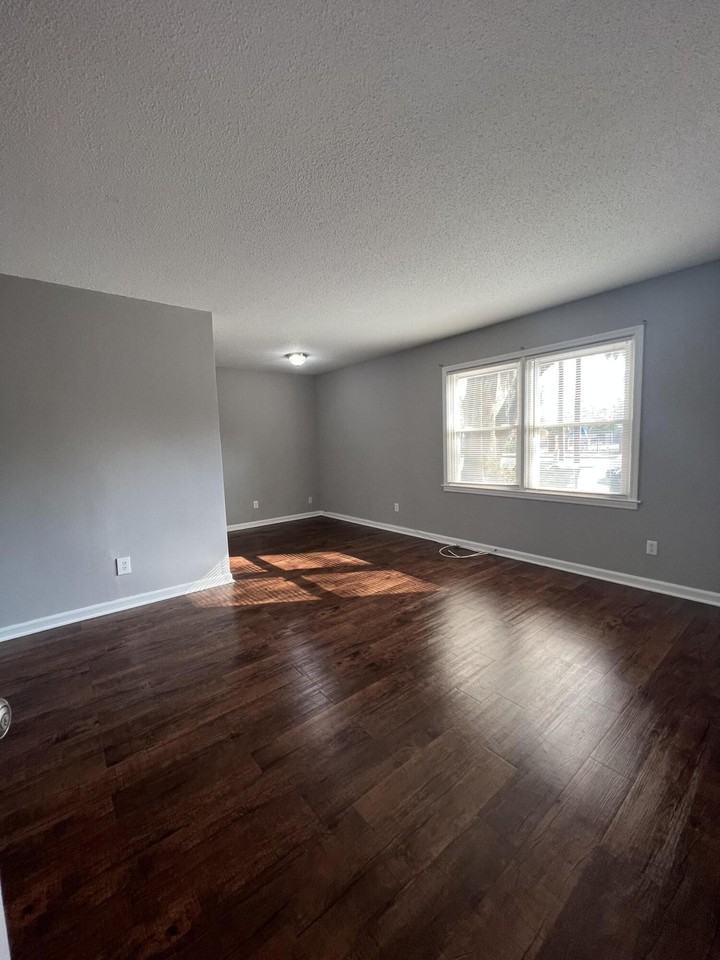 109 N Miller St A, Walterboro, SC 29488 2 Bedroom Apartment for 800