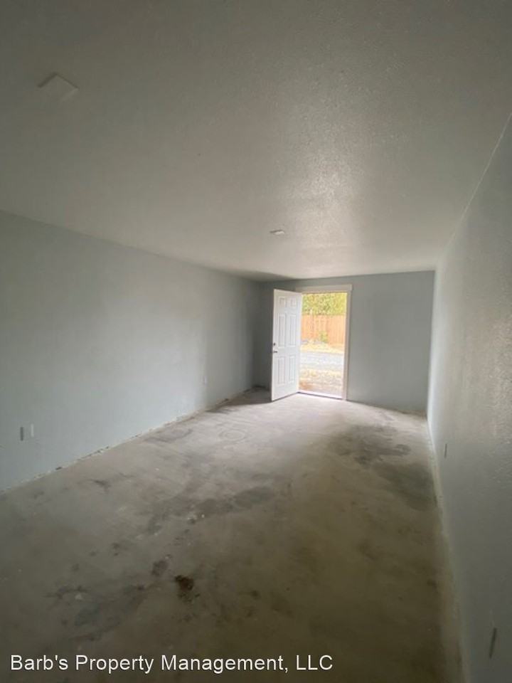 182318251827 Kalmia St. Apartments in Sweet Home, OR 97386 Zumper