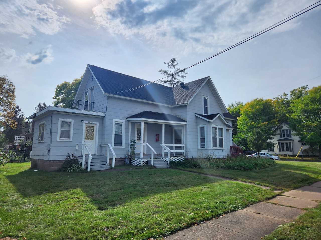 1503 S Farwell St Apartments in Third Ward, Eau Claire, WI 54701 Zumper