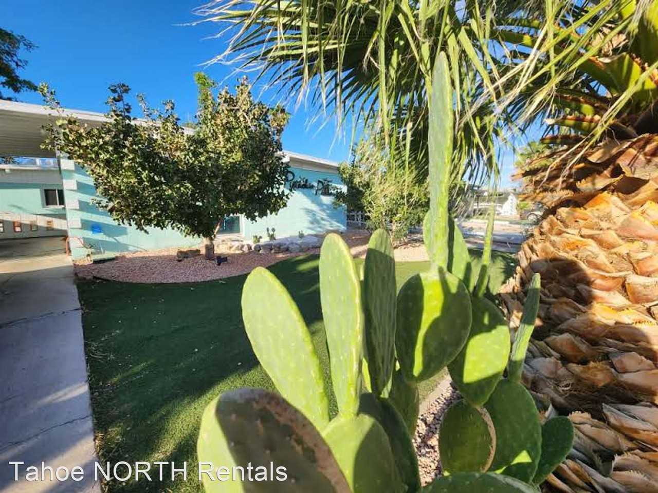 Mid Century Huntridge Triplex "Pistachio Palms" Apartments 1305