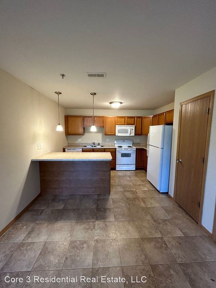 1718 & 1720 RT Dunn Dr Apartments in Dimmitt's Grove, Bloomington, IL