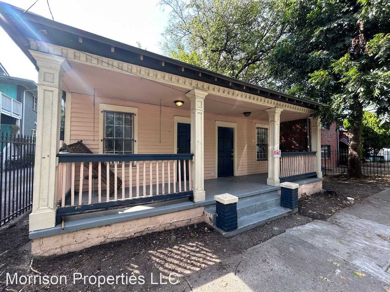 660 Irwin Street,145, 151, 225 Sampson Apartments 660 Irwin St Ne