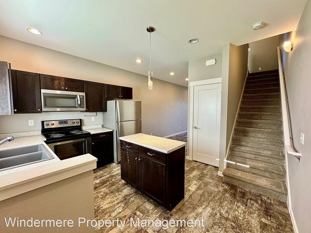 Forest Townhomes Bay View Townhomes near WWU Apartments 611 N