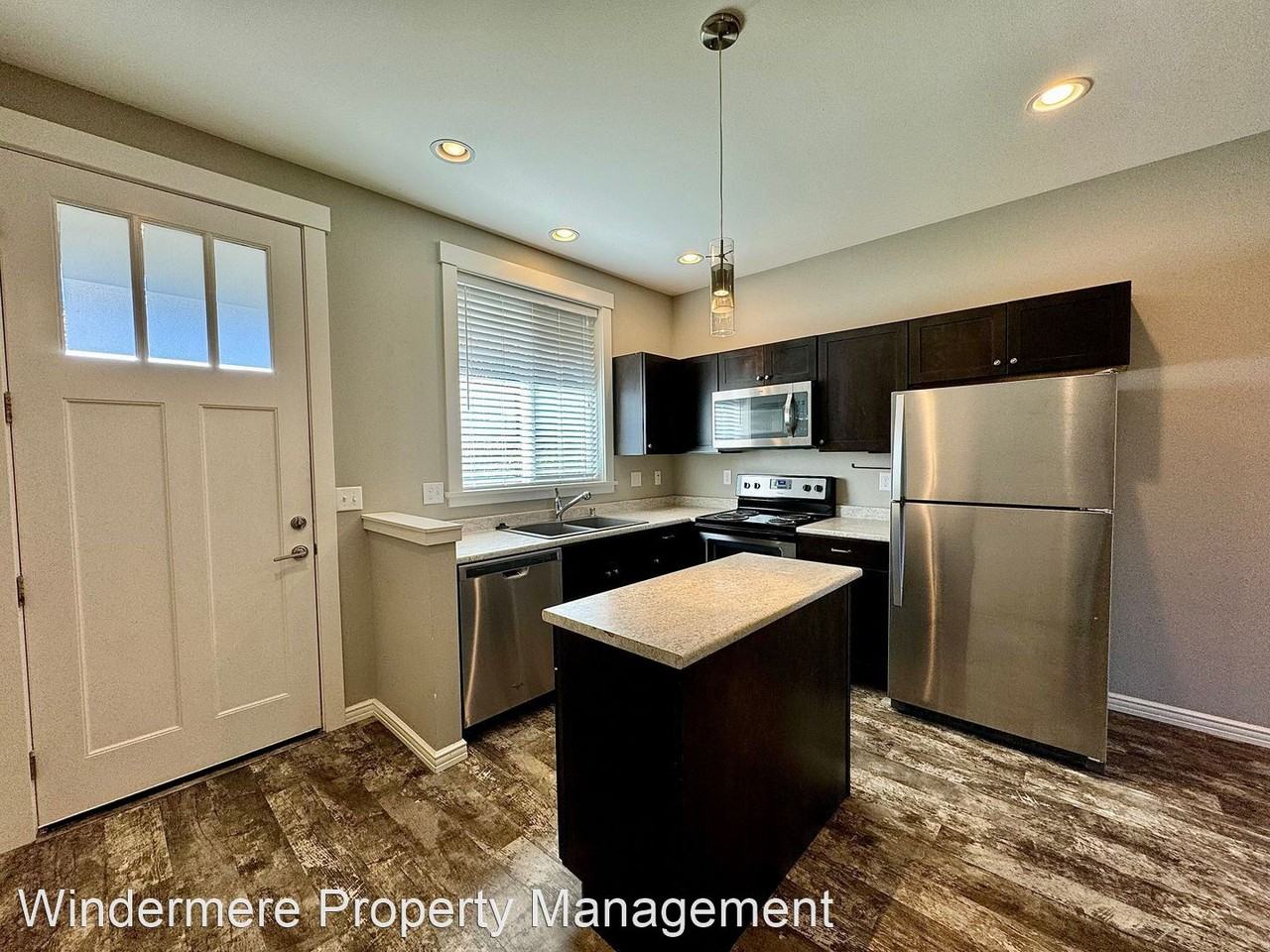 Forest Townhomes Bay View Townhomes near WWU Apartments 611 N