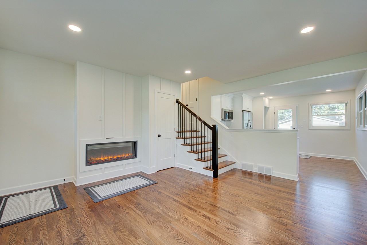 823 N Ellsworth St, Naperville, IL 60563 3 Bedroom Apartment for 2,500/month Zumper