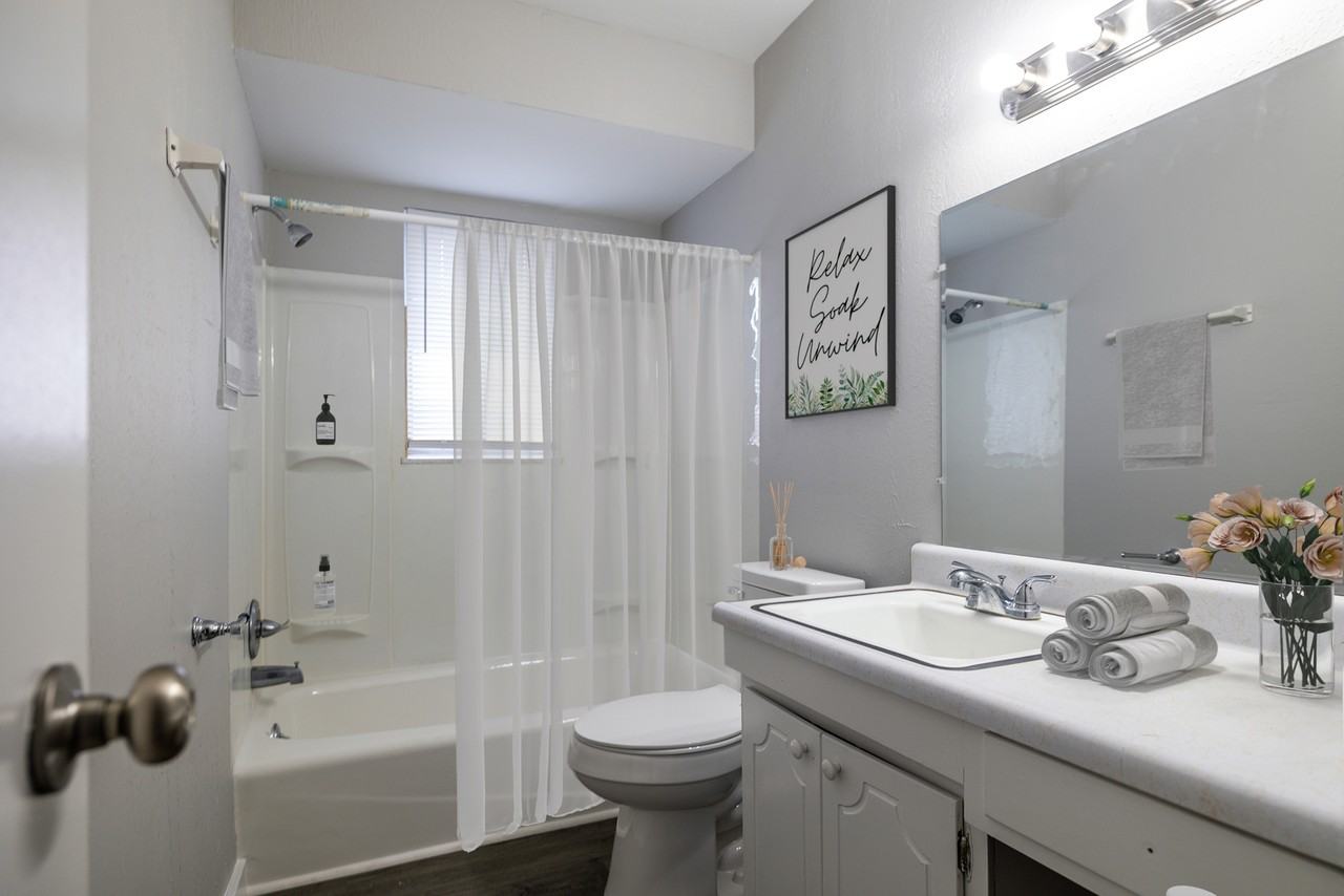 Dominion Townhomes Apartments 1694 Dominion Drive, Akron, OH 44313