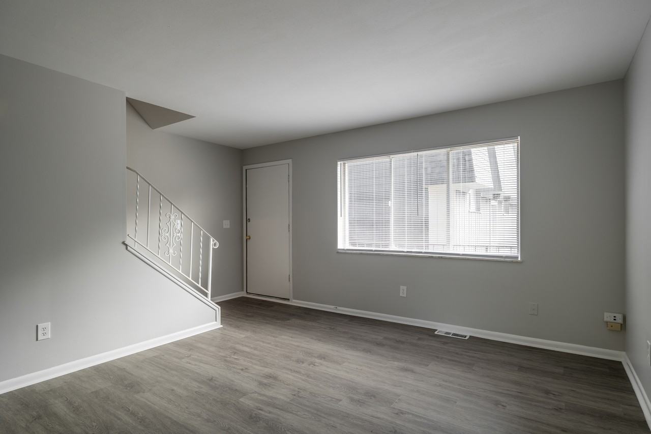 Dominion Townhomes Apartments 1694 Dominion Drive, Akron, OH 44313