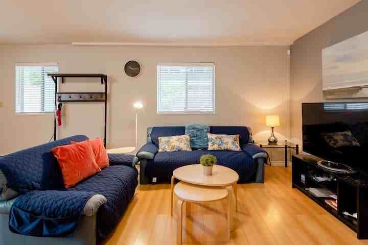 16th Ave & 6th St, Burnaby, BC V3N 1V9 2 Bedroom House for 2,500/month