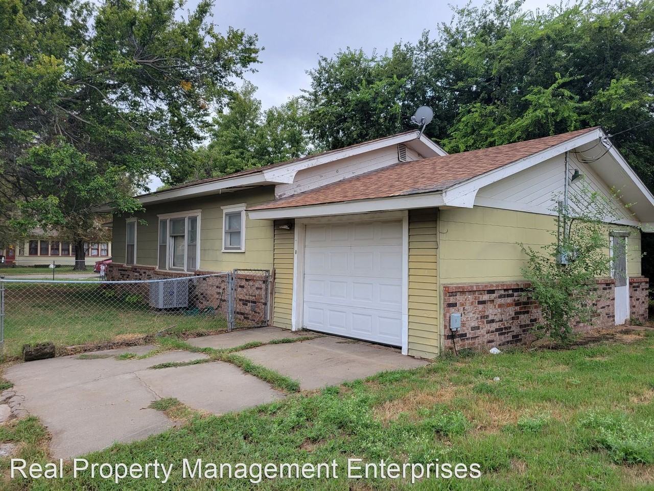 1000 West Woodson Street, El Reno, OK 73036 2 bedroom House Rental