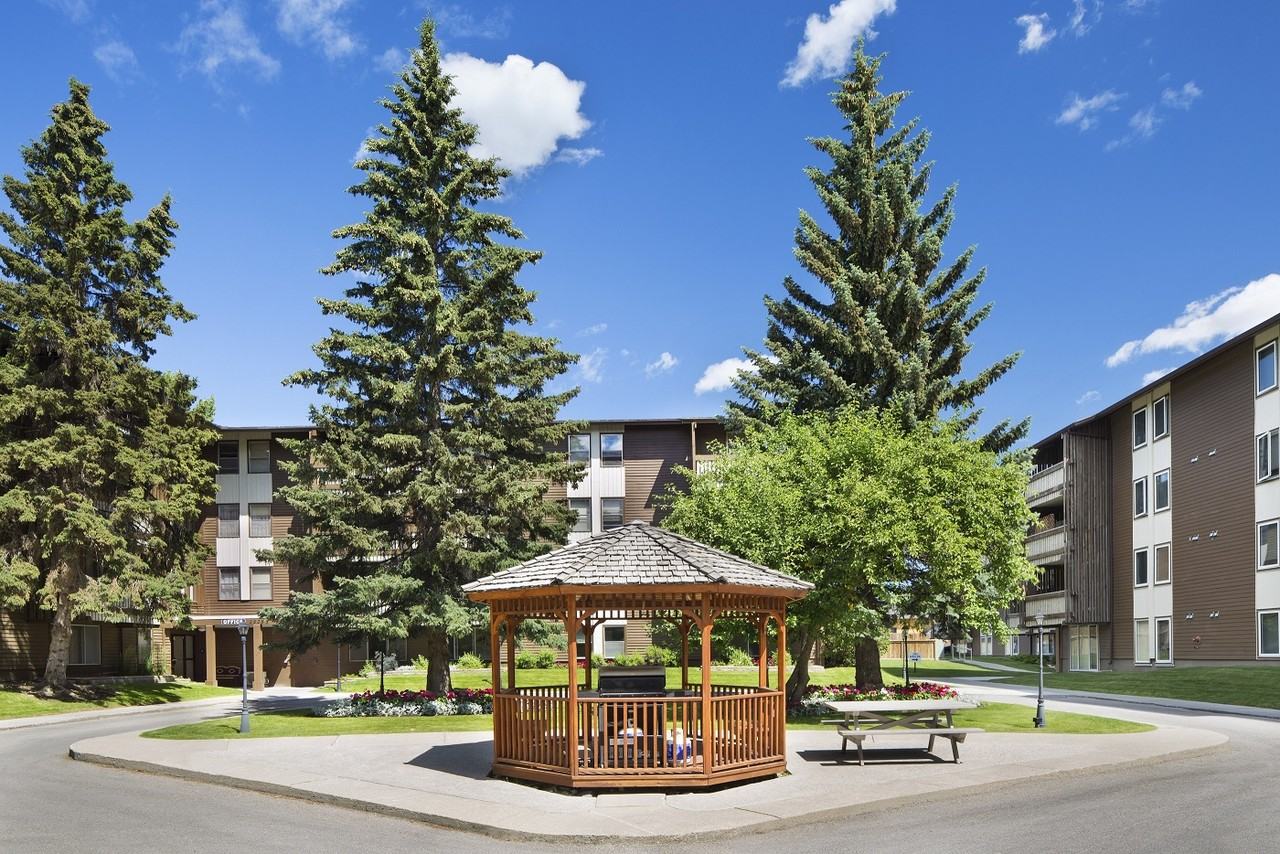 Lakeview Mews Apartments 2528 66 Ave Sw, Calgary, AB T3E 5K4 Zumper