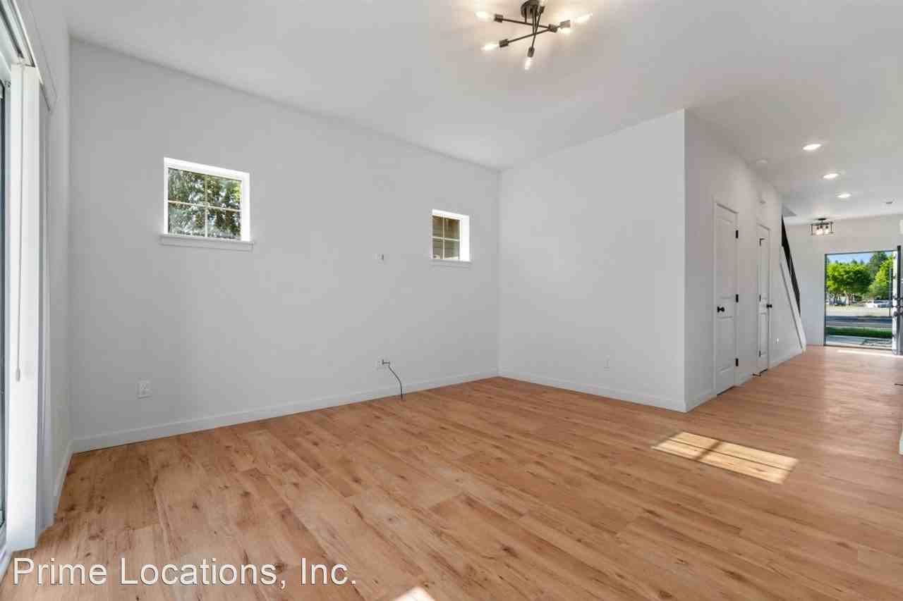 Luxury Townhomes in The Heart of Tumwater Apartments 826 Dennis St Sw