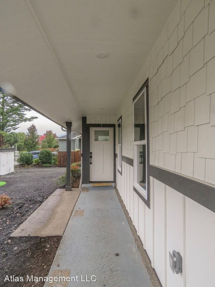 Crater Lane Duplex Apartments 2900 N Crater Ln, Newberg, OR 97132