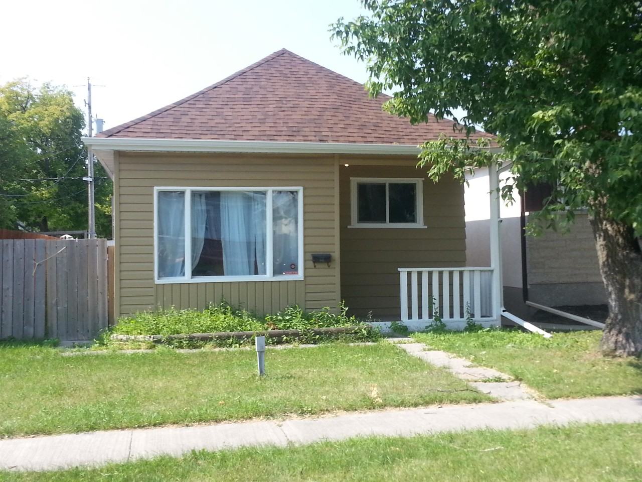 376 Washington Ave 1, Winnipeg, MB R2K 1L6 2 Bedroom House for 1,275