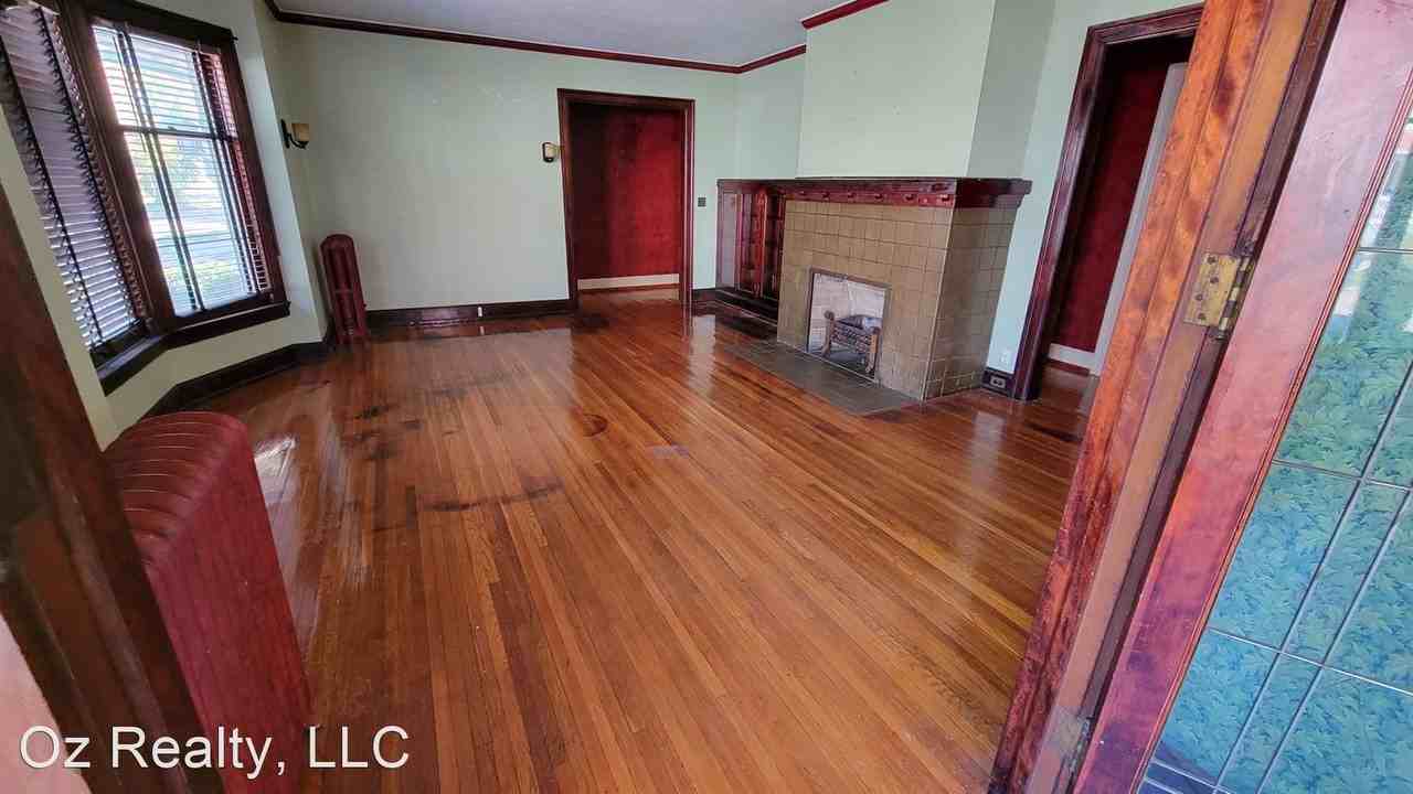 525 Winthrop St Apartments in Old West End, Toledo, OH 43620 Zumper