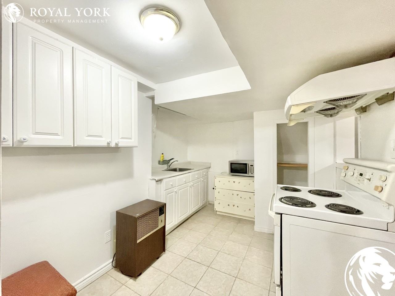 2 Plumbrook Cres, Toronto, ON M1S 3Z8, CAN 4 bedroom House Rental