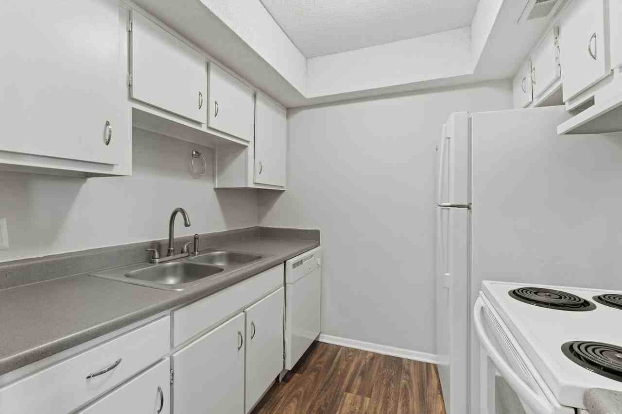 Hickory Ridge Apartments 2413 Wade Hampton Blvd, Greenville, SC 29615