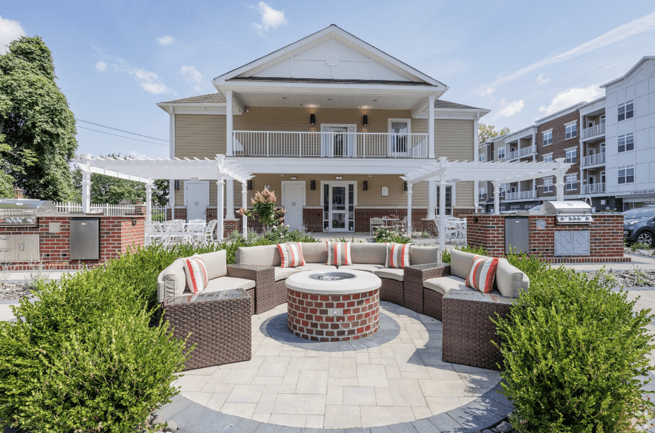 Soldier Hill Commons Apartments 2 Soldier Hill Rd, Paramus, NJ 07652
