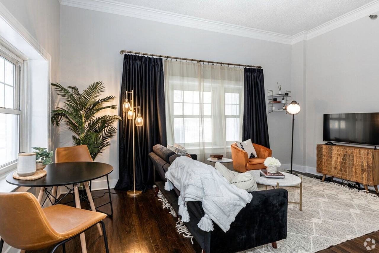 Windsor Manor Apartments 409 E Armour Blvd, Kansas City, MO 64109