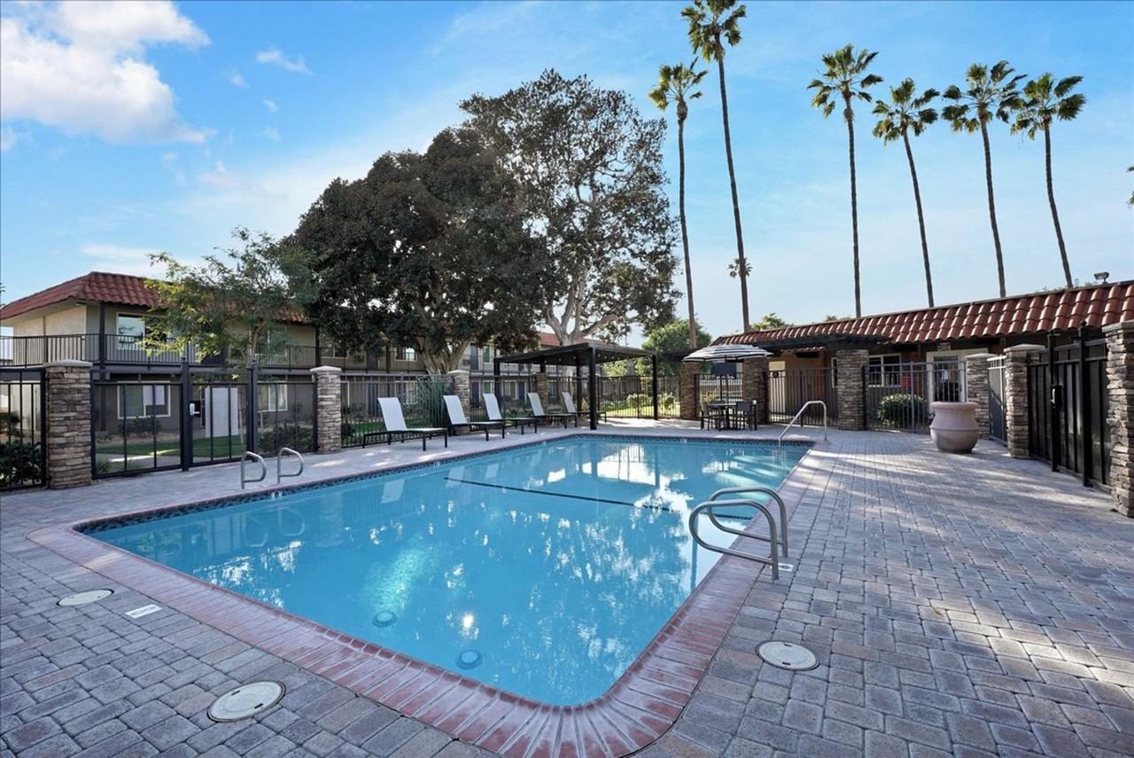 The Courtyards Apartment Homes Apartments 12401 Studebaker Rd