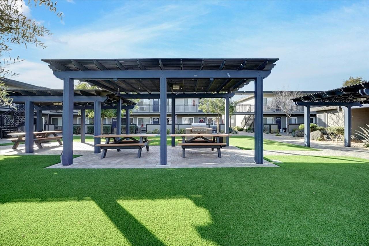 The Courtyards Apartment Homes Apartments 12401 Studebaker Rd