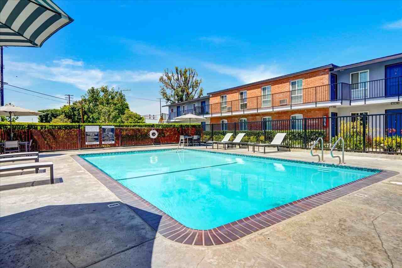 Avignon Apartment Homes Apartments 1375 W Valencia Dr, Fullerton, CA
