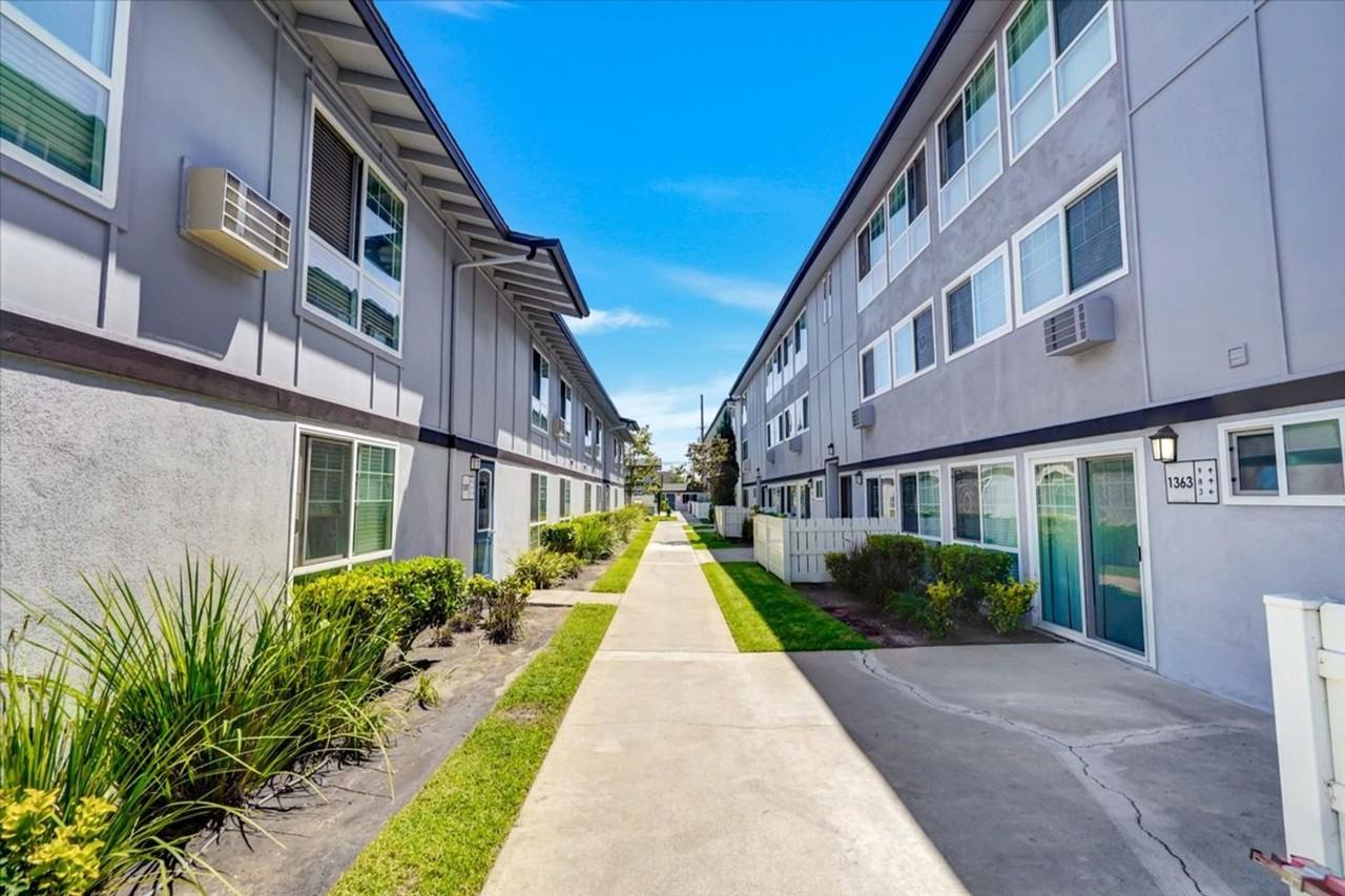 Avignon Apartment Homes Apartments 1375 W Valencia Dr, Fullerton, CA