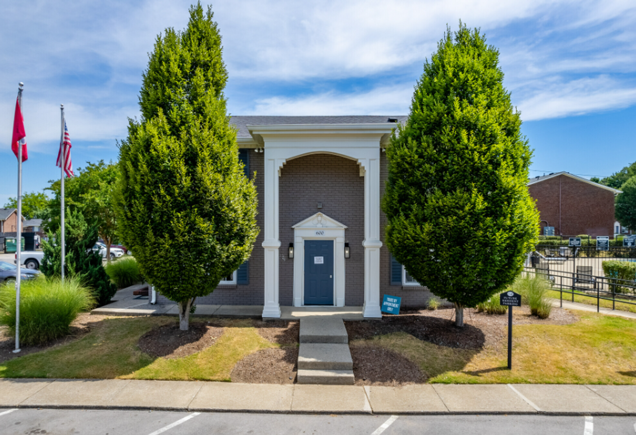 Brentwood Hill Luxury Townhouses Apartments 600 Whispering Hills Dr