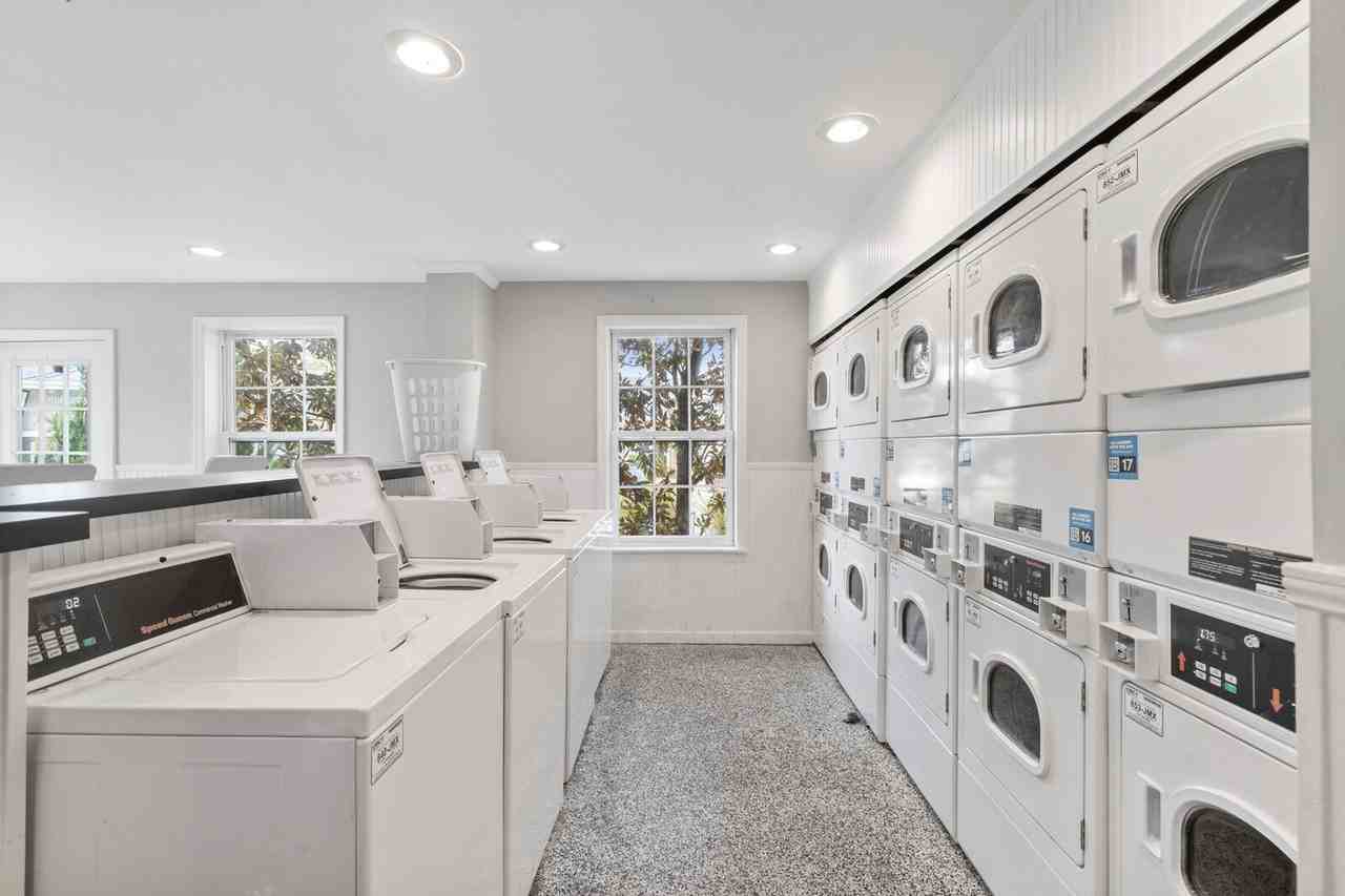 Brentwood Hill Luxury Townhouses Apartments 600 Whispering Hills Dr