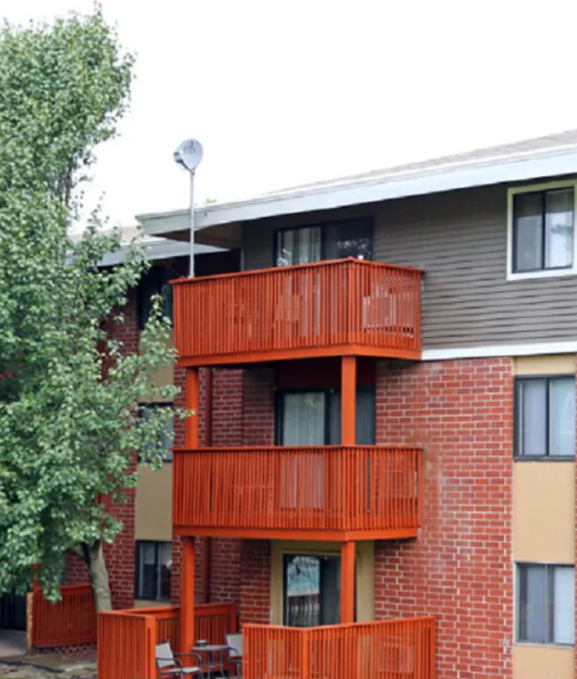 Gray's Lake Apartments 2800 Fleur Dr, Des Moines, IA 50321 Zumper