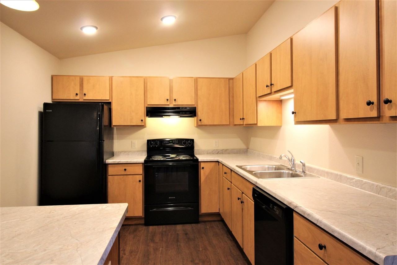 Moon Lake Estates Apartments 515 Moon Lake Dr, Rice Lake, WI 54868