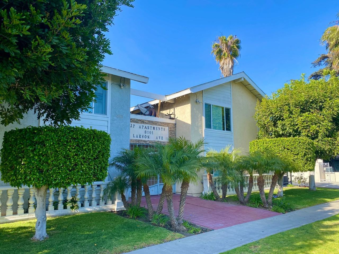 Newly Remodeled 1, 2, and 3 Bedroom Apartment Homes Apartments 8101